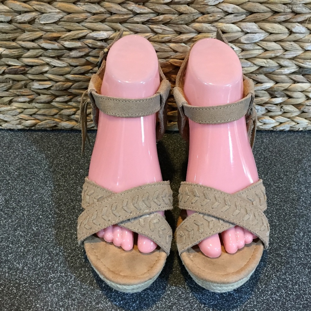 Minnetonka Tan Suede Wedge Sandals